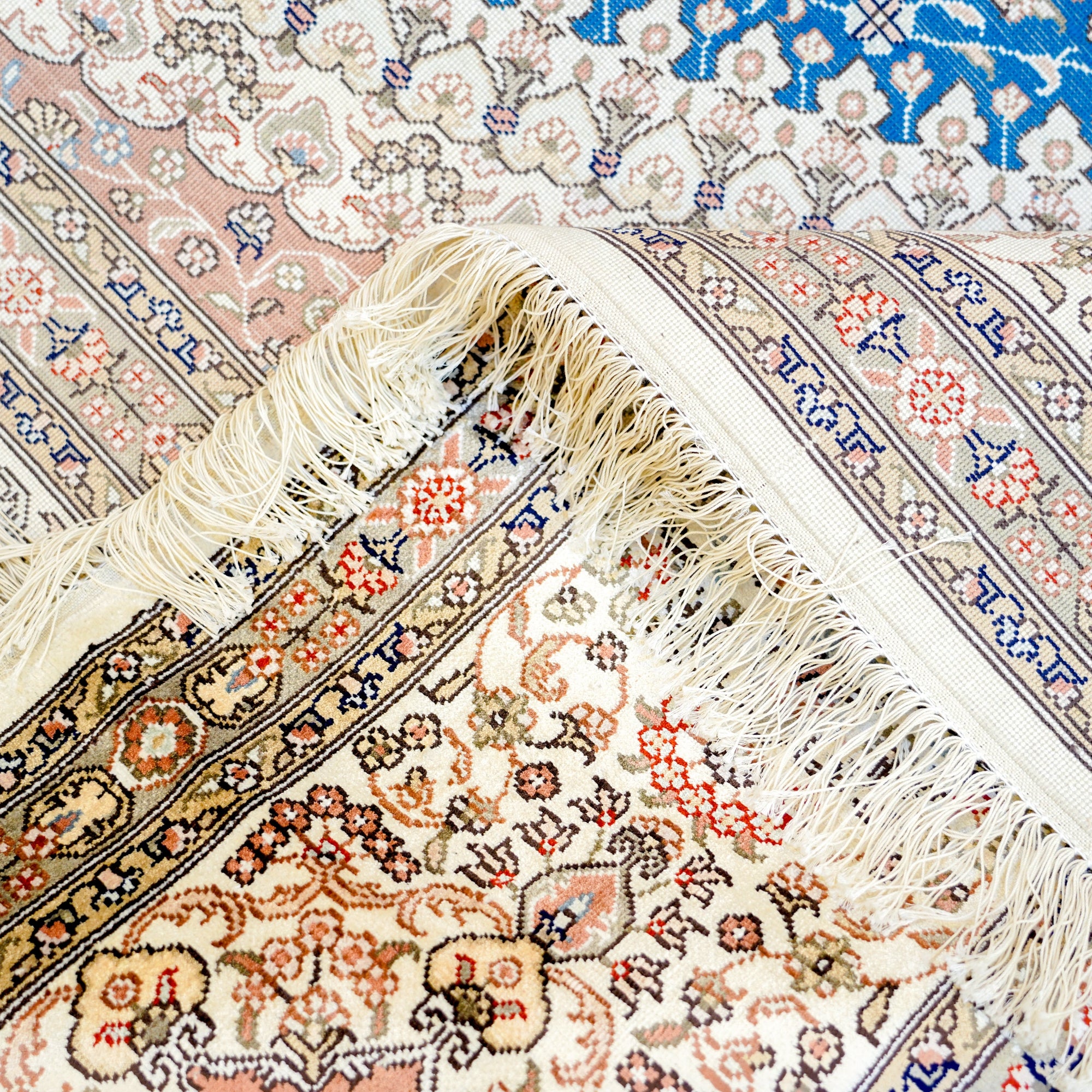 End fold of Isfahan Azure Rug