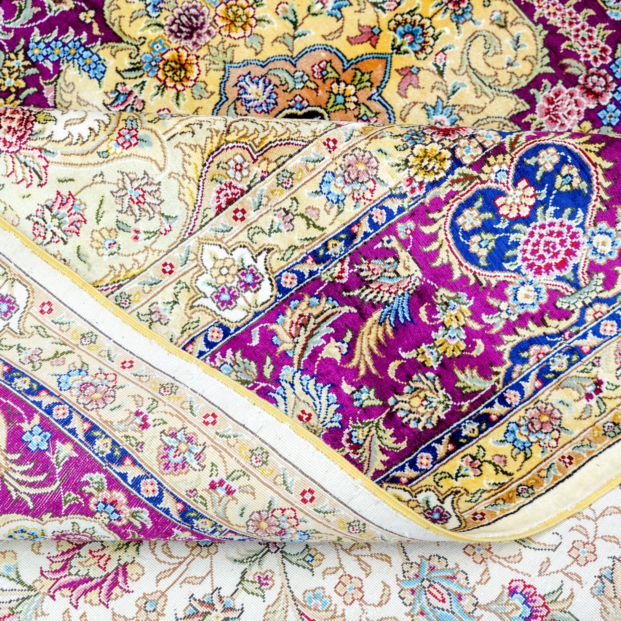 End fold of Ivory Medallion Burgundy Rug
