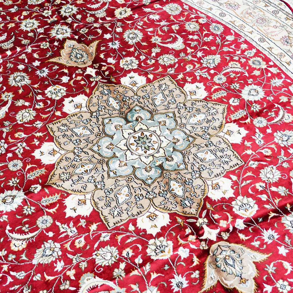 Centre design of Qom Ruby Oval Medallion Rug