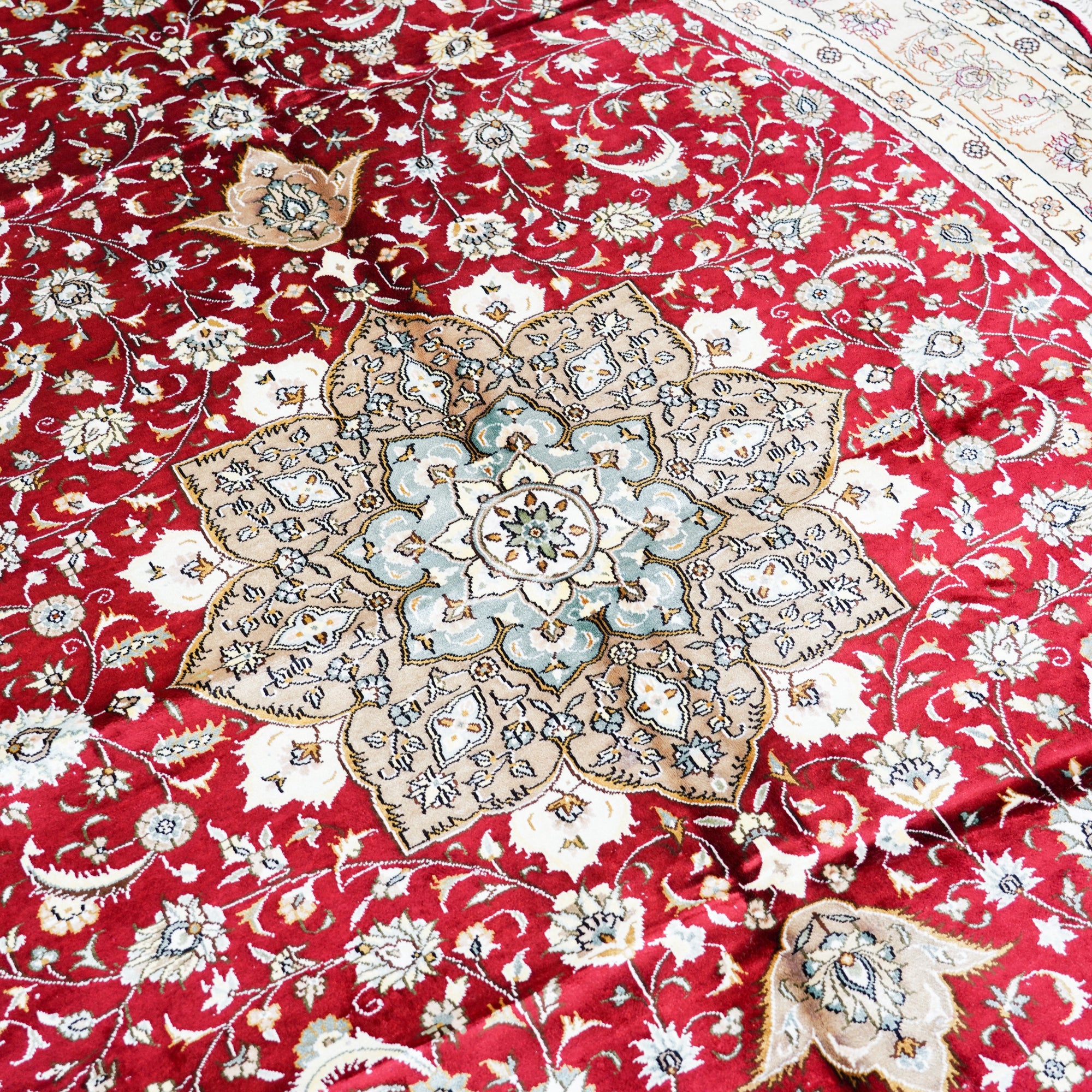 Centre design of Qom Ruby Oval Medallion Rug