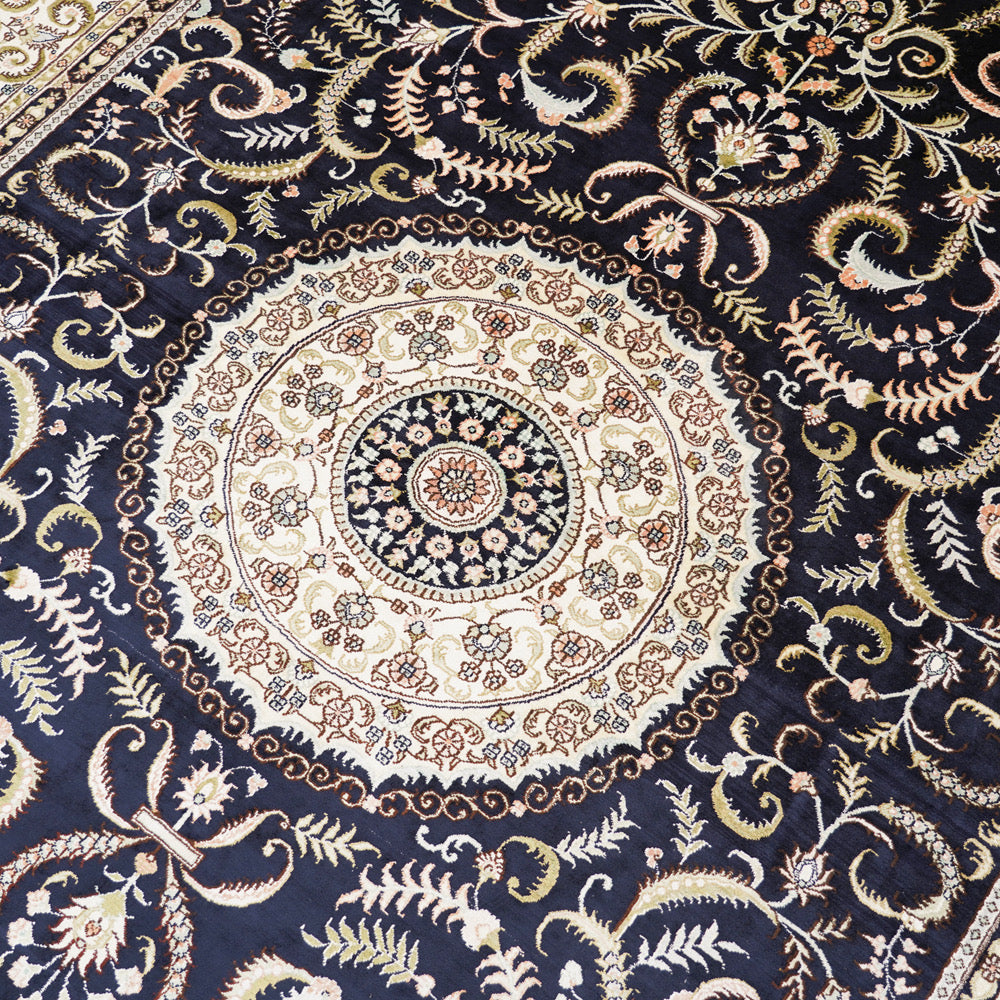 Close up of medallion centre piece 