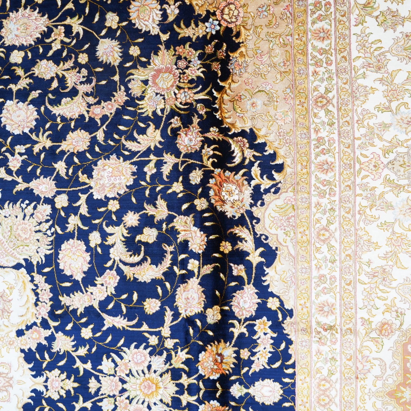 Side patterns of the The Tabriz Imperial Medallion Rug